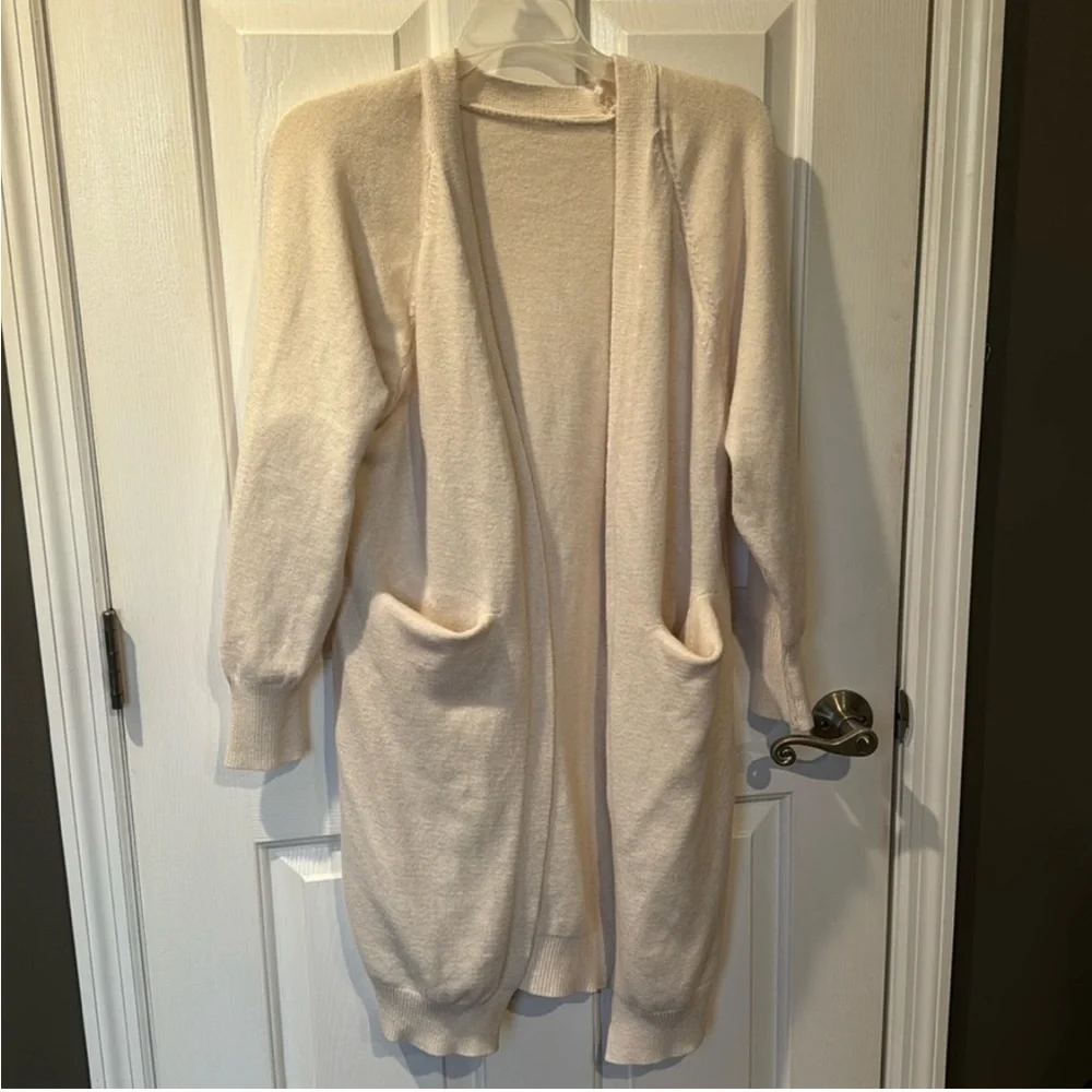 Cream cardigan with pockets